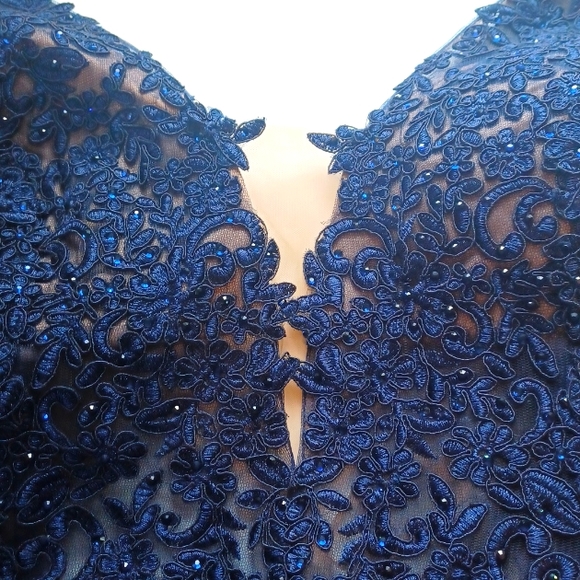 Sz16W, FAVIANA NAVY GOWN, WORN ONCE - Picture 8 of 12